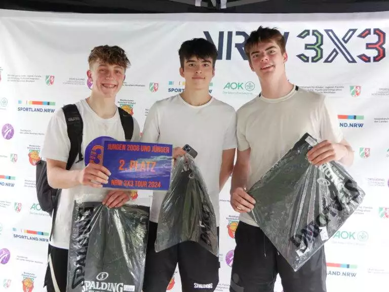  4 Hermanos
